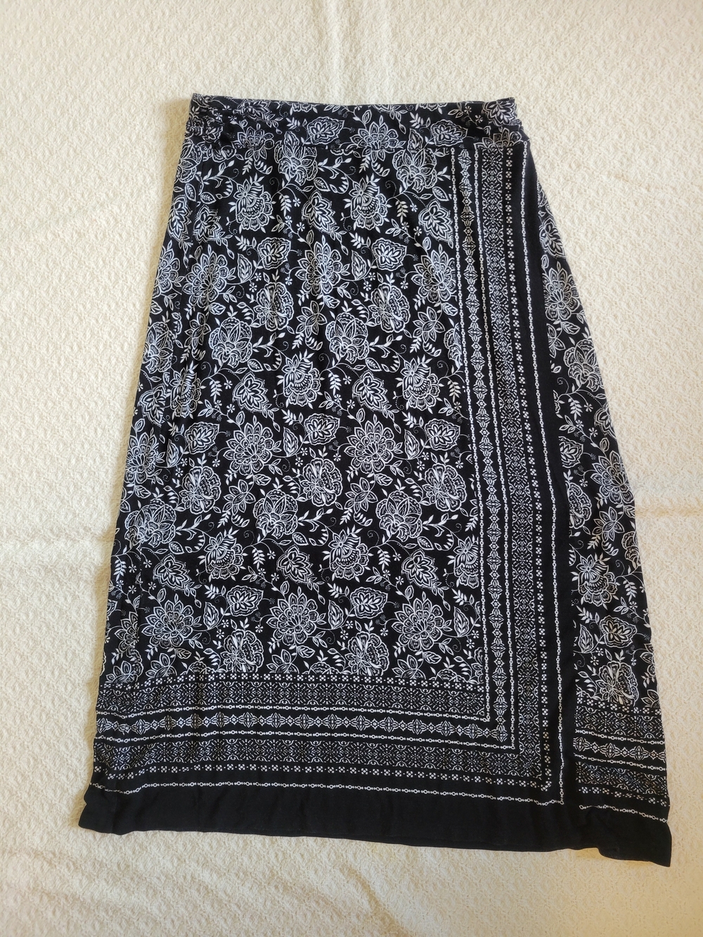 Liz Claiborne Black and White Floral Midi Skirt